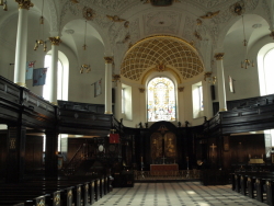 St Clement Danes 3rd image